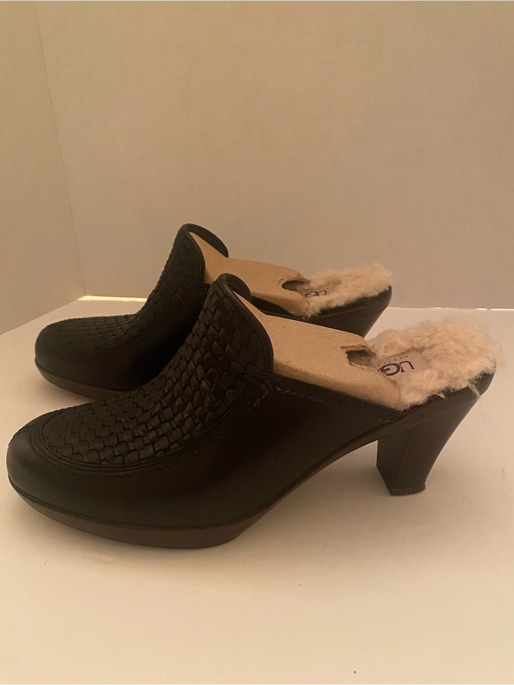 UGG Australia Gabriella Black Woven Leather Shearing Clog Mule Heels Size 9